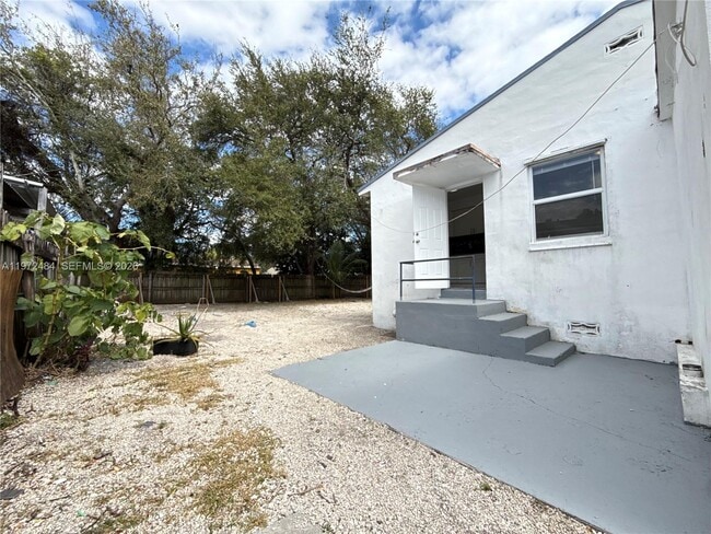 Building Photo - 911 NW 57th St