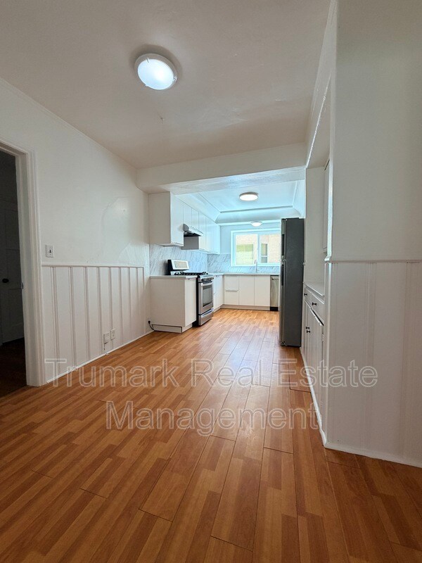 Building Photo - 729 South St