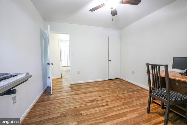 Building Photo - 4908 Sauquoit Ln