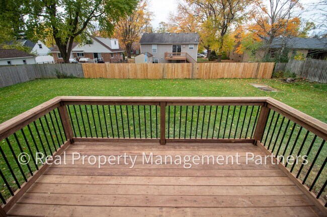 Building Photo - Fully Renovated 4 Bed, 2 Bath Home Near Br...