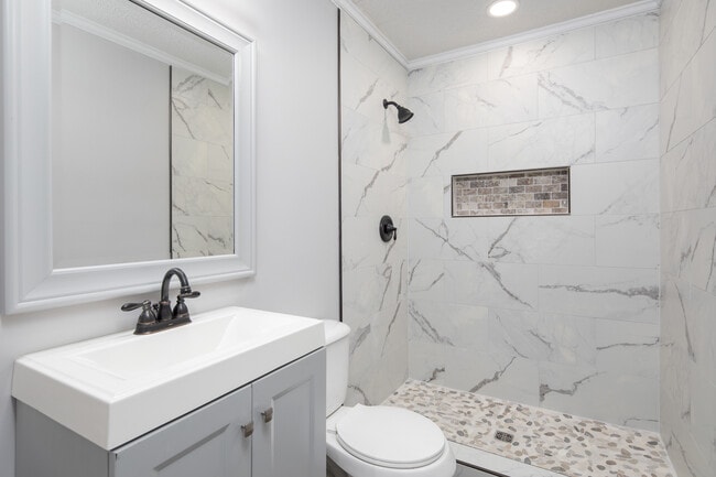 Building Photo - 2624 Excalibur Dr SE