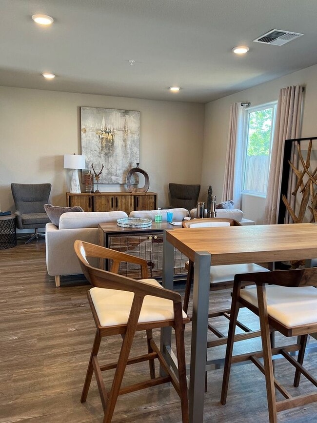 Building Photo - Gorgeous 2 Story, 3 Bed/2.5 Bath Townhouse with 2 Car Garage in Gated Community