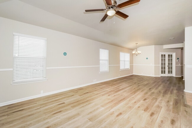 Building Photo - 930 Amber Knoll