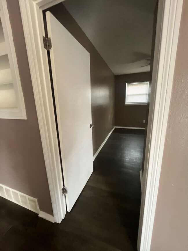 Building Photo - 1614 58th St