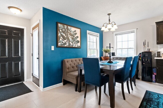 Building Photo - Lovely home in Peach Tree - Waiting for you to call home for the Holidays!