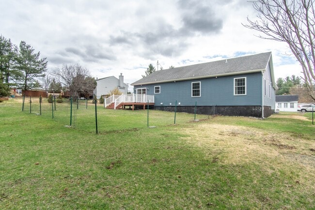 Building Photo - 29573 Maple St