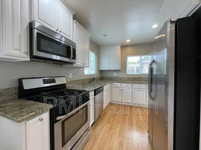 Building Photo - 4233 Redline Dr