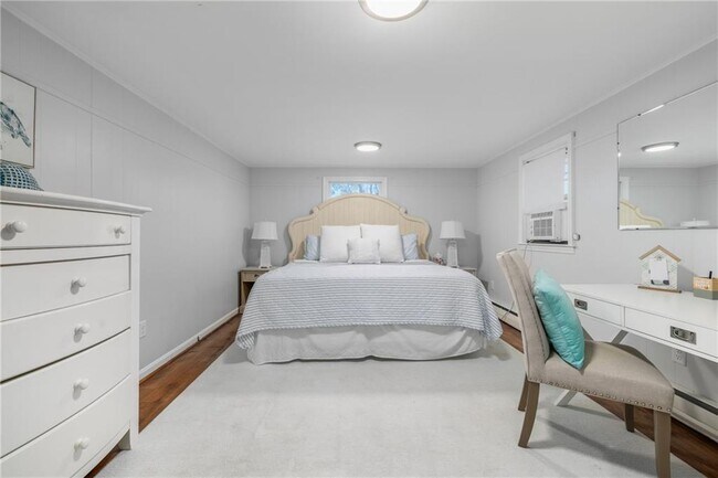 Building Photo - 384 Valley Rd