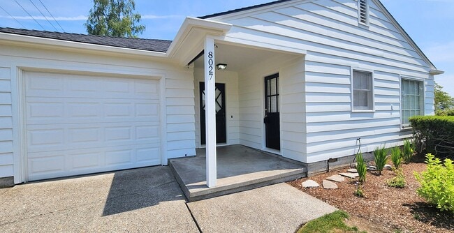 Building Photo - 8025-8027 SW Northvale Way