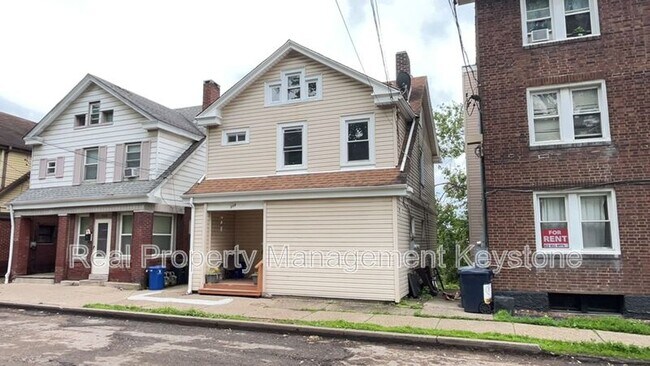 Building Photo - 217 Spencer Ave