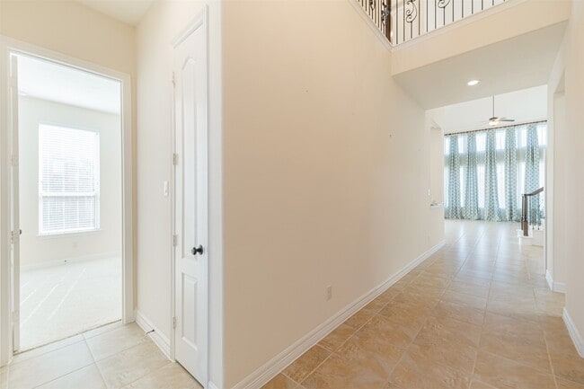 Building Photo - 2822 Ember Pass Ln