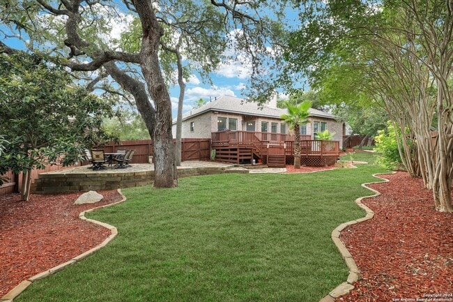 Building Photo - 5 Willow Heights Dr
