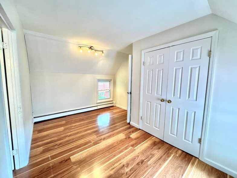 1st Bedroom - 414 Undercliff Ave