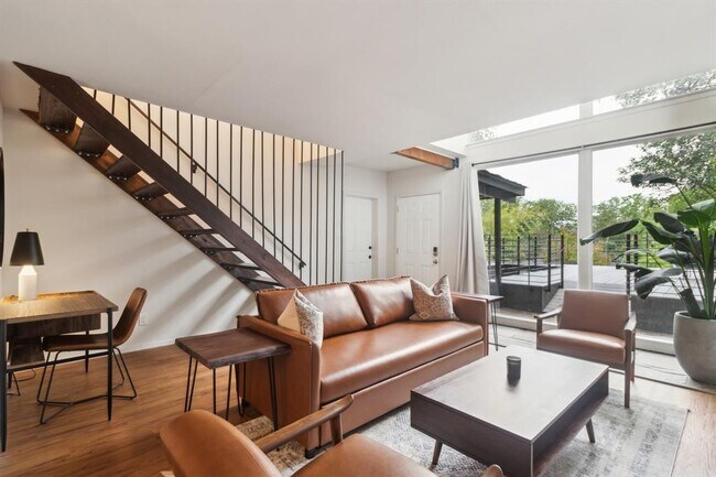 Building Photo - 1501 Rockdale Cir