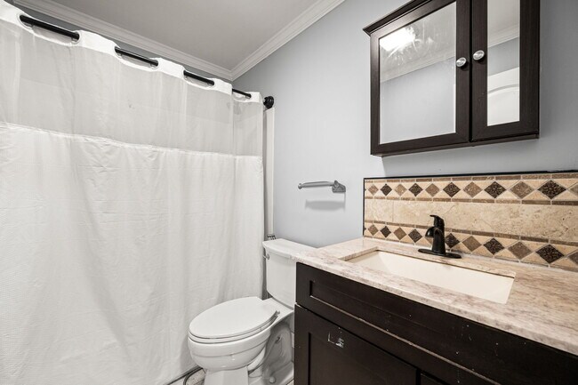 Building Photo - 25 E Pennsbury Way