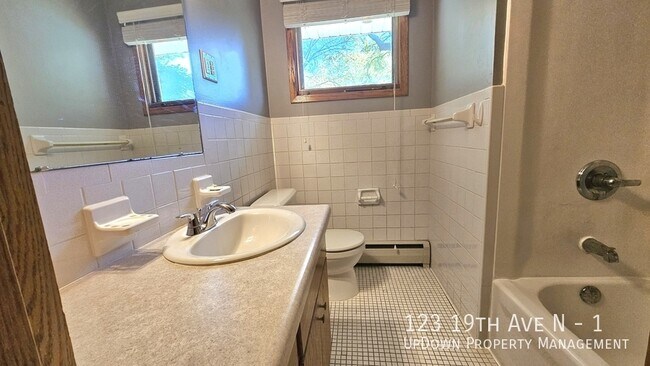 Building Photo - 123 19th Ave N