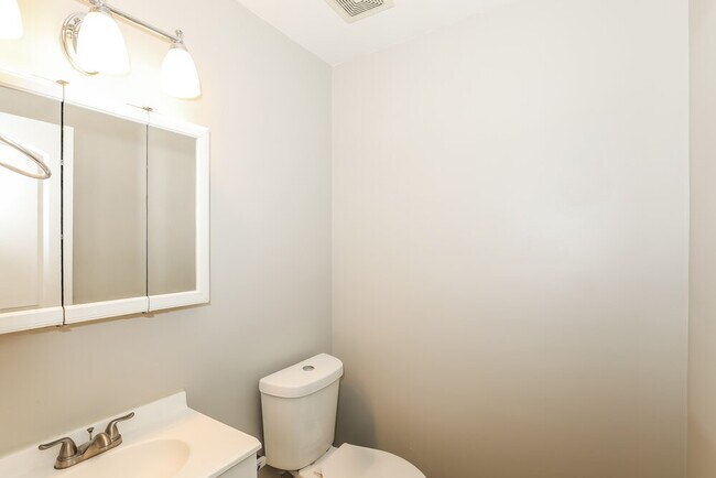 Building Photo - 1236 Jasmine Way