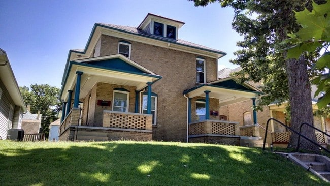 Building Photo - 1616 S 4th St