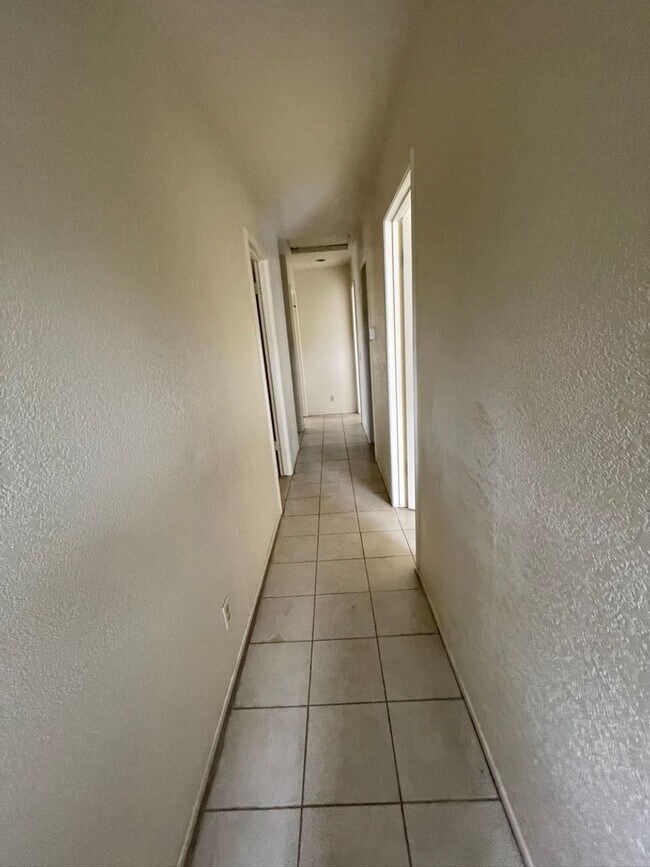 Building Photo - 850 Camino Lindo