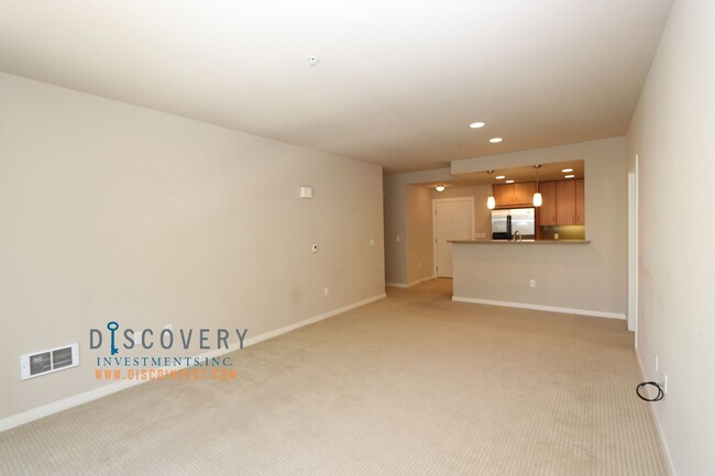 Building Photo - Large Downtown Oakland Two Bedroom Condomi...