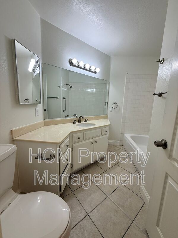 Building Photo - 827 S Shanada Ct