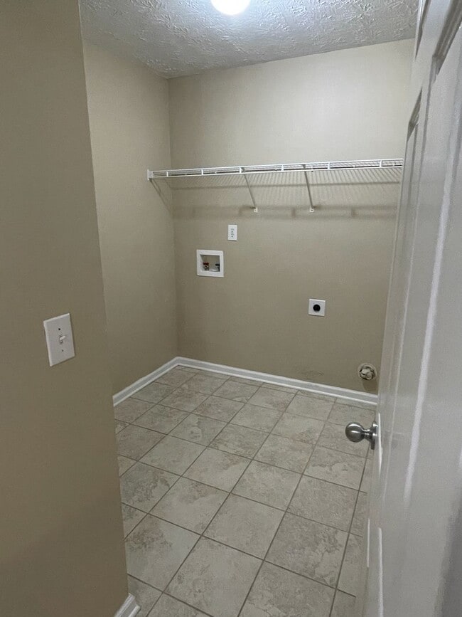 Building Photo - Relax in your spacious home deep in the Watson Grove subdivision