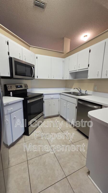 Building Photo - 261 Daisy Estates Dr