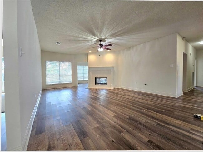 Building Photo - 1549 Hunters Point Dr