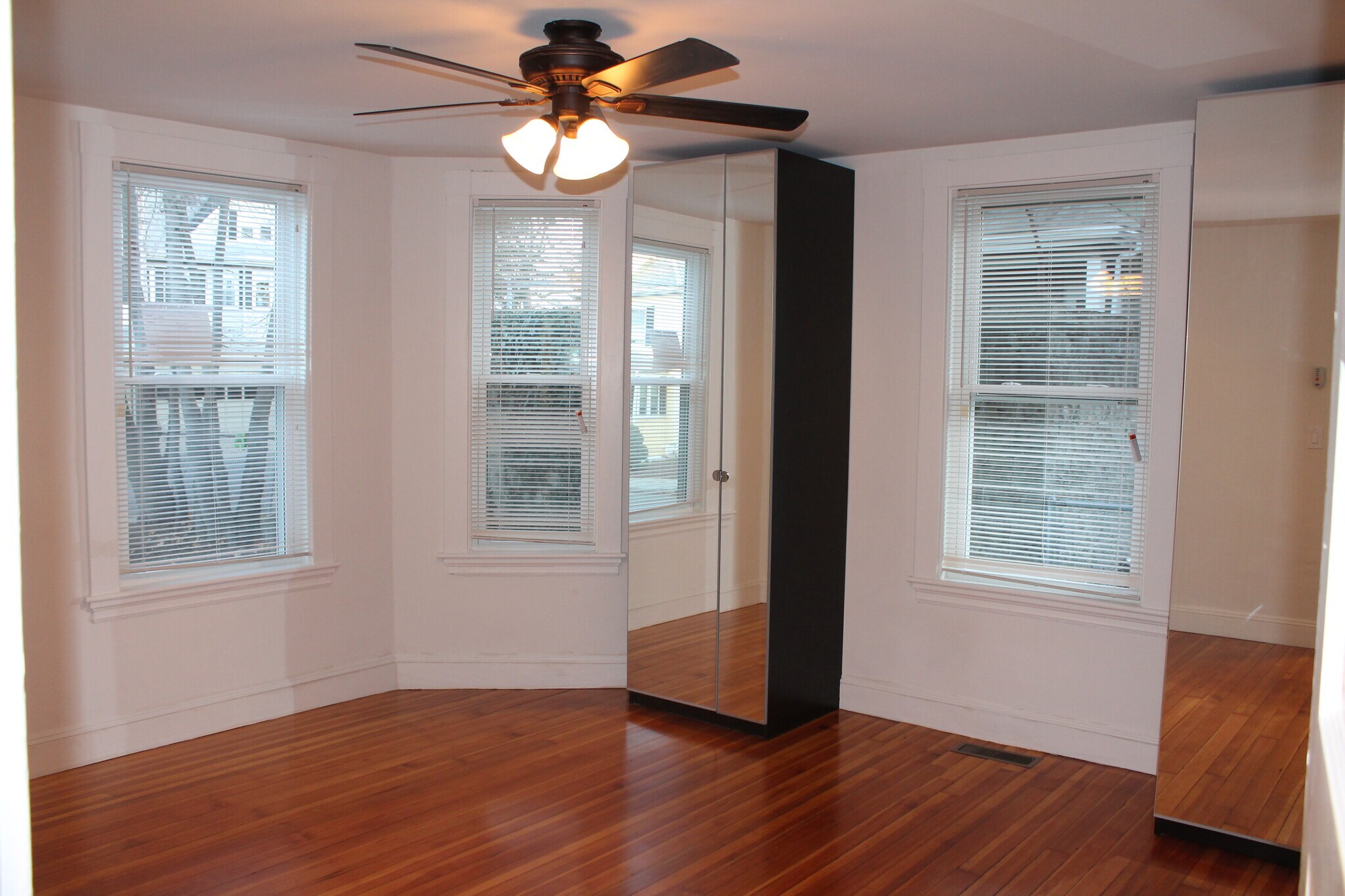 Building Photo - 17 Beechwood Ave