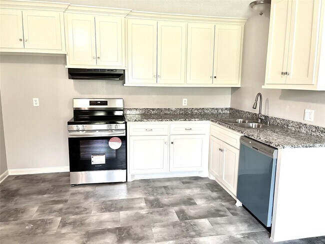 Building Photo - 104 Peach St