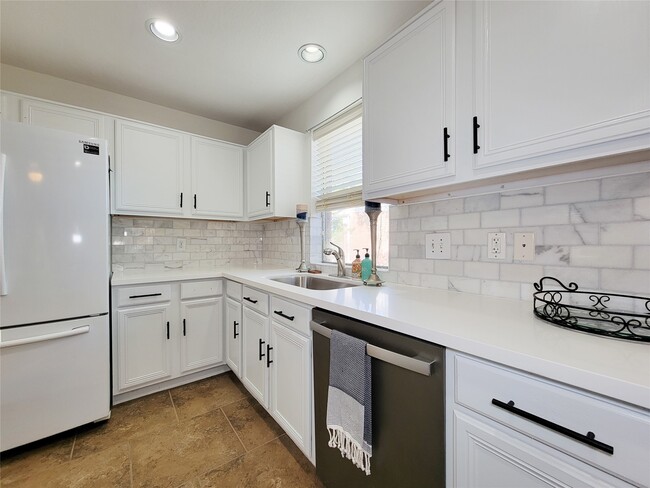 Building Photo - 5810 Forest Land Dr