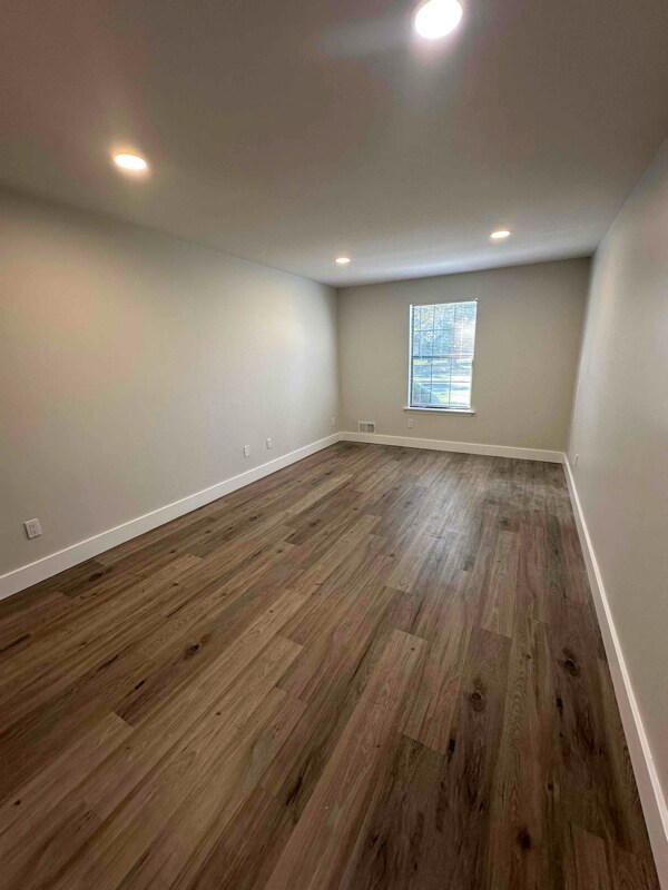 Building Photo - 1255 Lakewood Rd