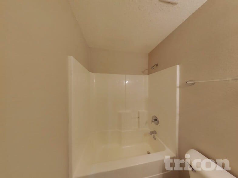 Building Photo - 5021 Village Stone Ct