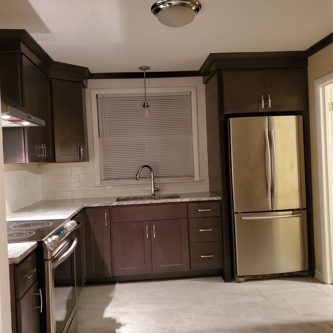 Building Photo - 303 Pleasant Dr