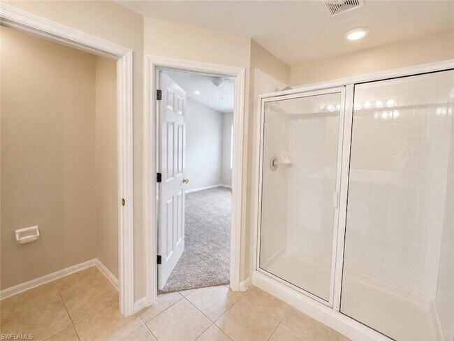 Building Photo - 912 Hampton Cir