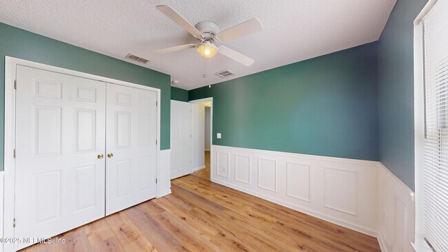 Building Photo - 13290 Pacemaker Dr