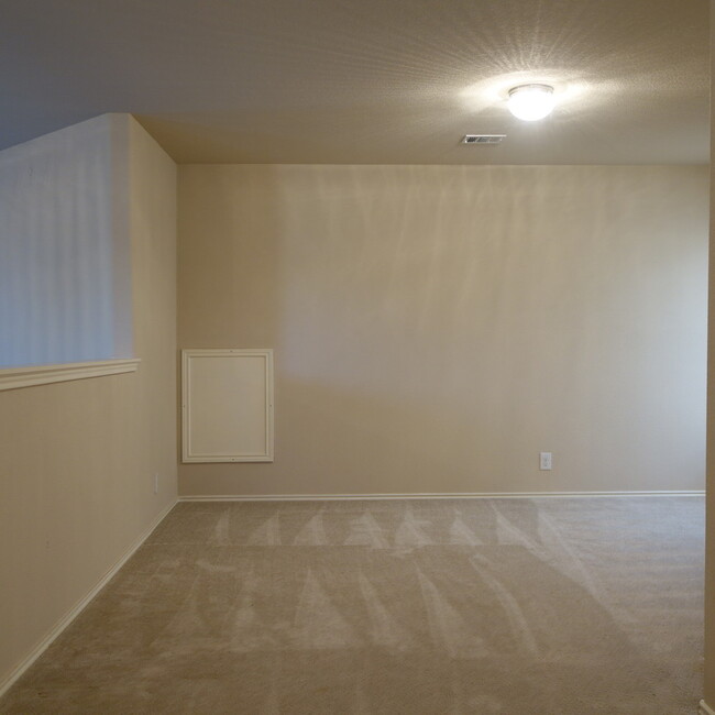 Building Photo - 3 BEDROOM / 2 BATH HOME IN KYLIE - BROOKSI...