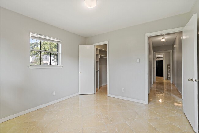 Building Photo - 1522 Baggett Ln