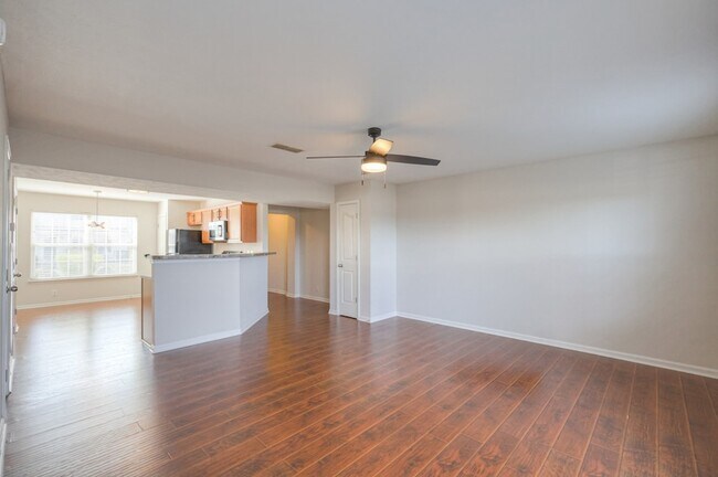 Building Photo - 240 Arapaho Dr