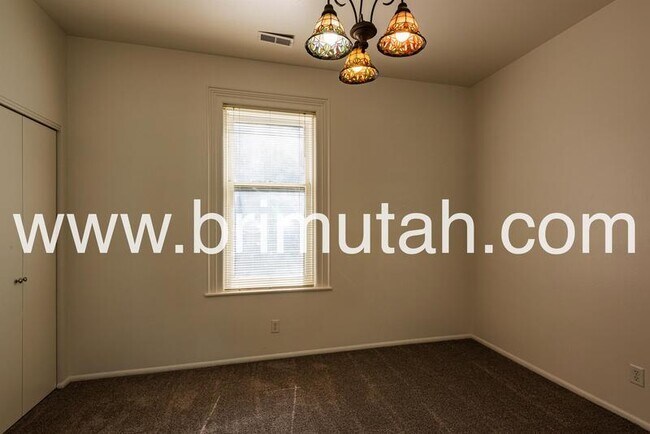 Building Photo - 745 S 900 E