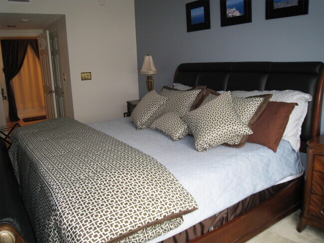 Building Photo - 2080 S Ocean Dr