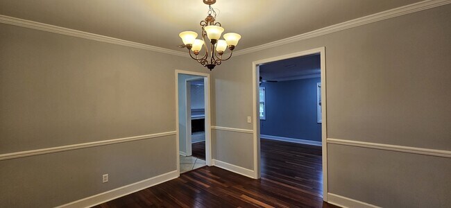 Building Photo - 1117 Appian Way