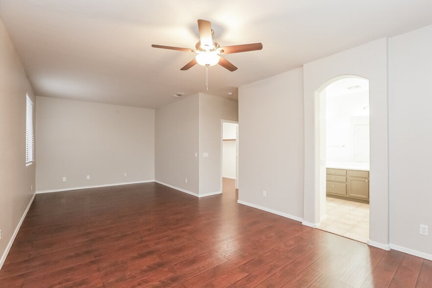 Building Photo - 6842 S 26th Pl