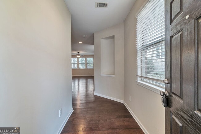 Building Photo - 1623 Trailview Way NE