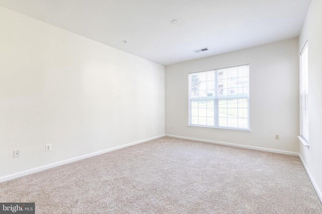 Building Photo - Spacious 2-bedroom 2 Bath condo in New Town