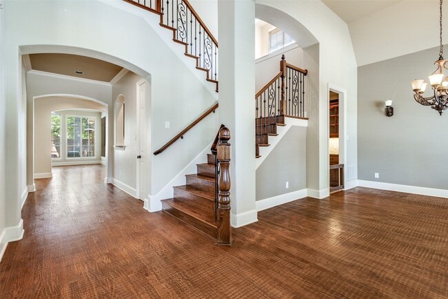 Building Photo - 901 Sandy Trail