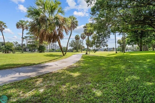 Building Photo - 3930 Oaks Clubhouse Dr