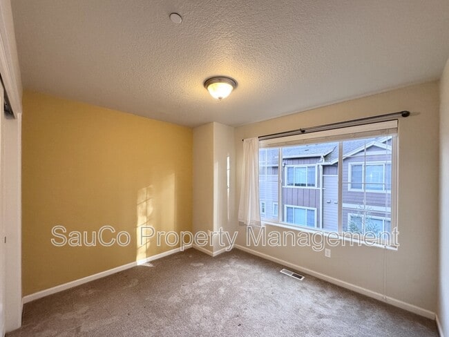 Building Photo - 175 NE 80th Ave