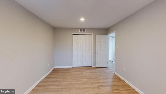 Building Photo - 564 Wilson Bridge Dr