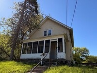 Building Photo - Charming 3 Bedroom Home with Screened Porch and 2 Car Garage